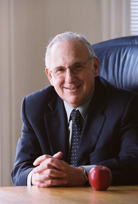 Portrait of Lee Berk sitting at a desk