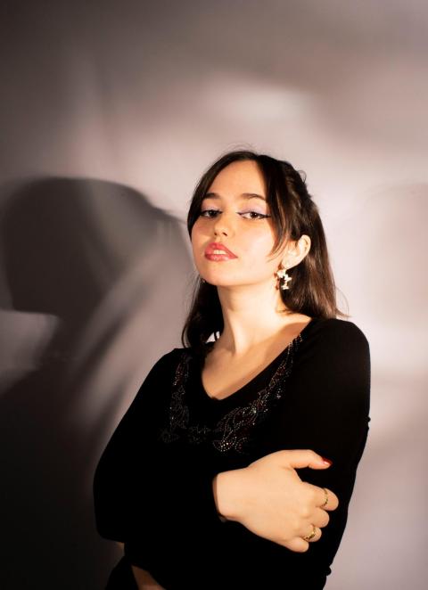 headshot of nina del río