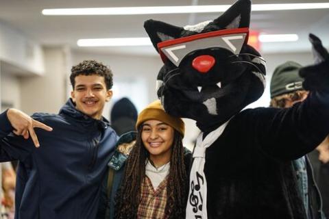 mingus the jazz cat with students