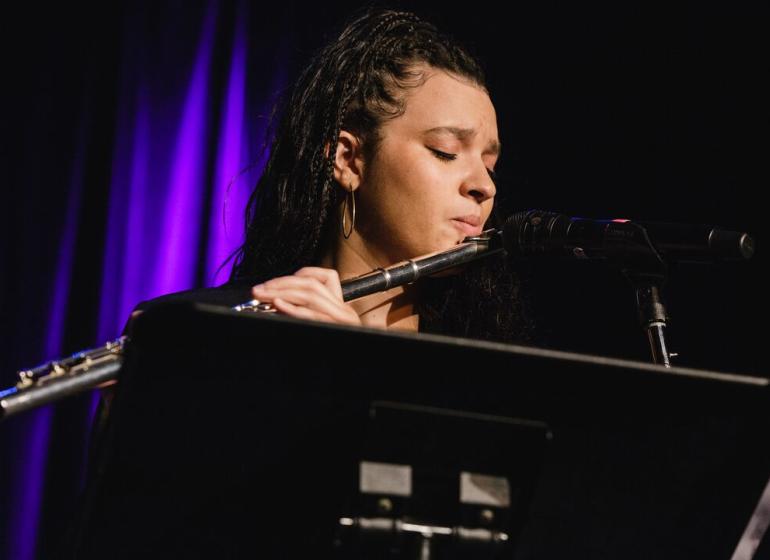 elena pinderhughes onstage playing the flute