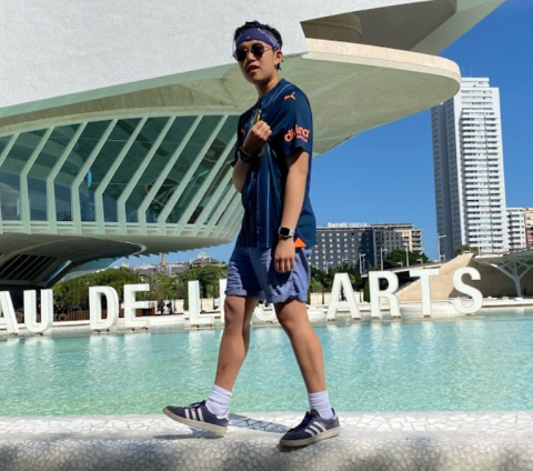 Photo of student Rebecca Brown walking alongside the pool on a sunny day at Berklee's Valencia campus.